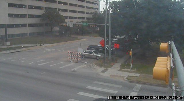Traffic Cam  15TH ST / RED RIVER ST