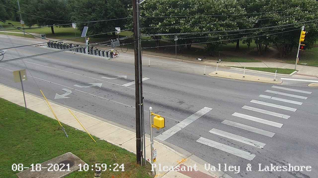Traffic Cam  PLEASANT VALLEY RD / SOUTH LAKESHORE BLVD