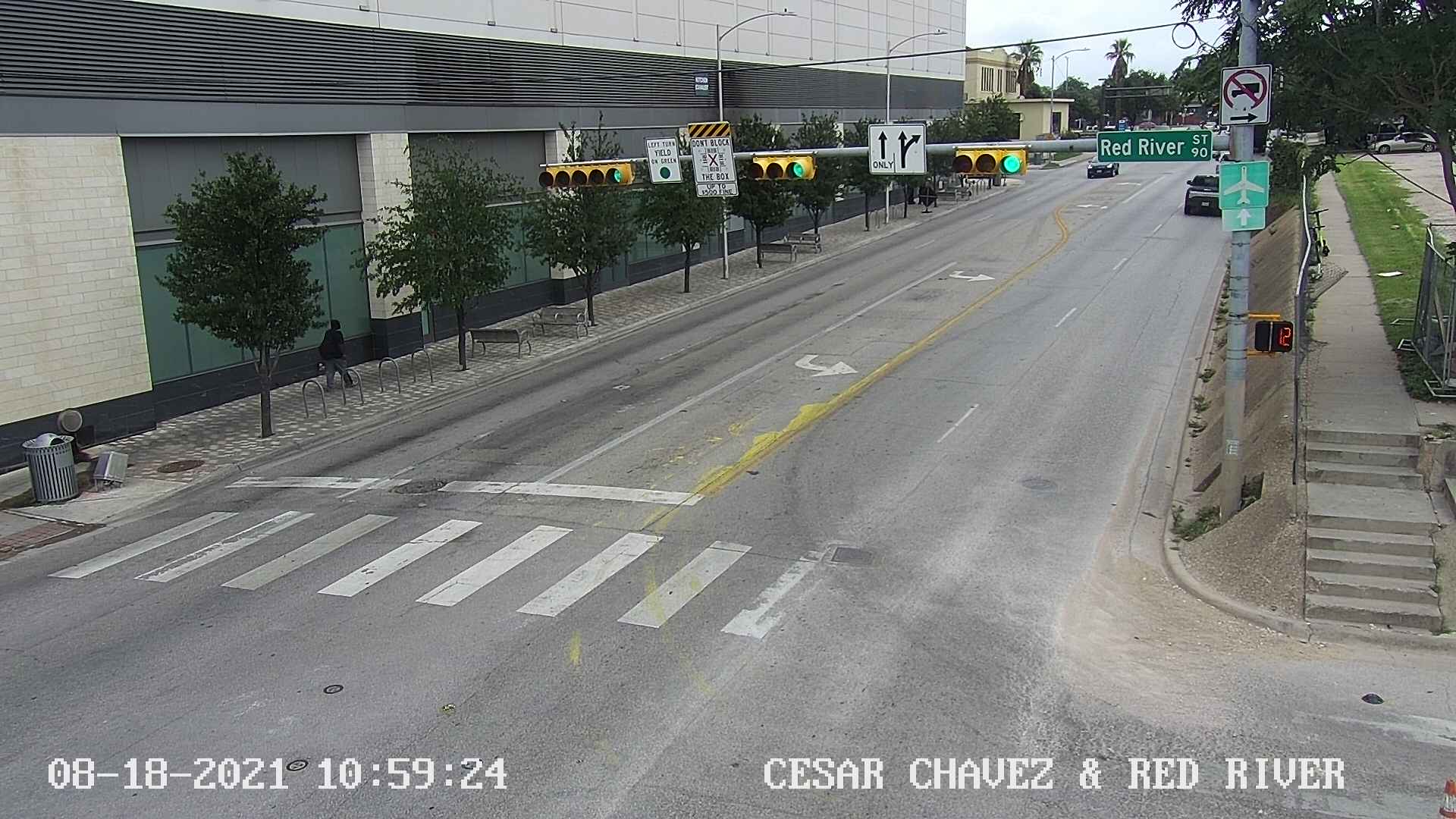 Traffic Cam  CESAR CHAVEZ ST / RED RIVER ST